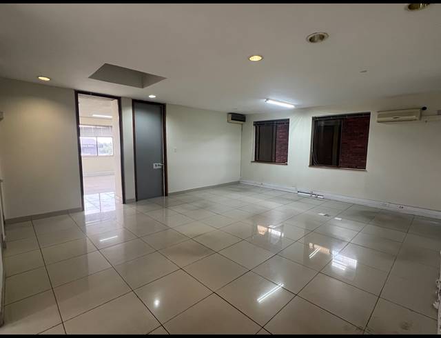 1,300M² BUILDING TO LET IN STRIJDOMPARK